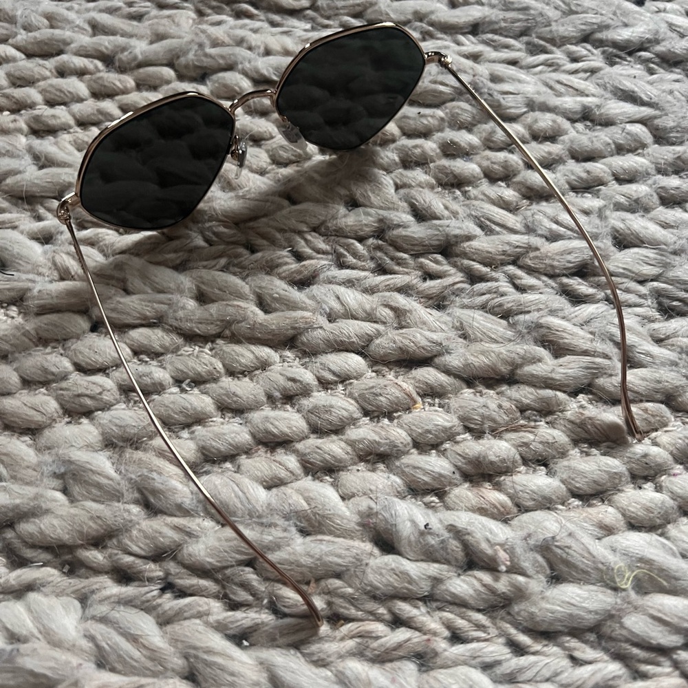 Gucci Black and Gold Women's Sunglasses - Picture 8 of 12